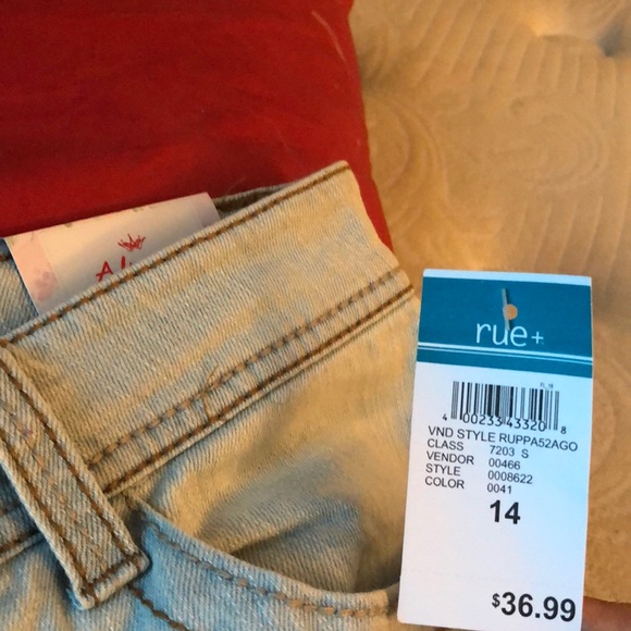 Rue21 High-Rise Roll Up Light Ripped Jeans - Picture 6 of 6